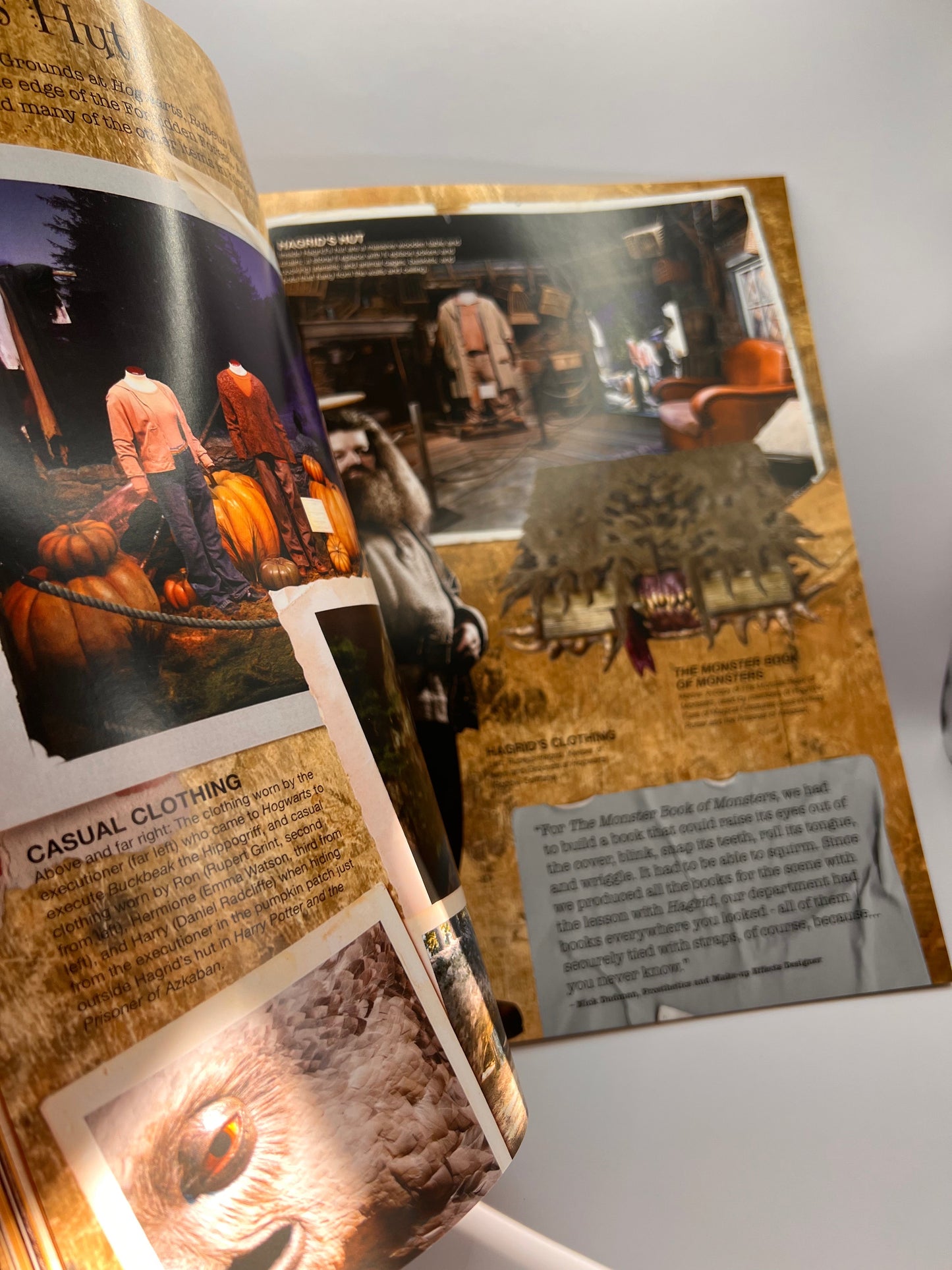 Harry Potter the Exhibition: Official Exhibition Guide (Collectible)